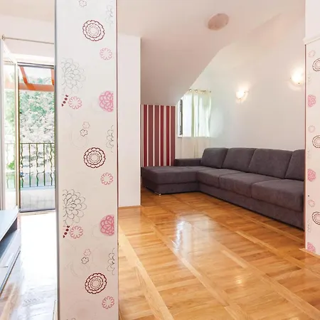 Awesome In With Sauna Casa de Férias Skradin