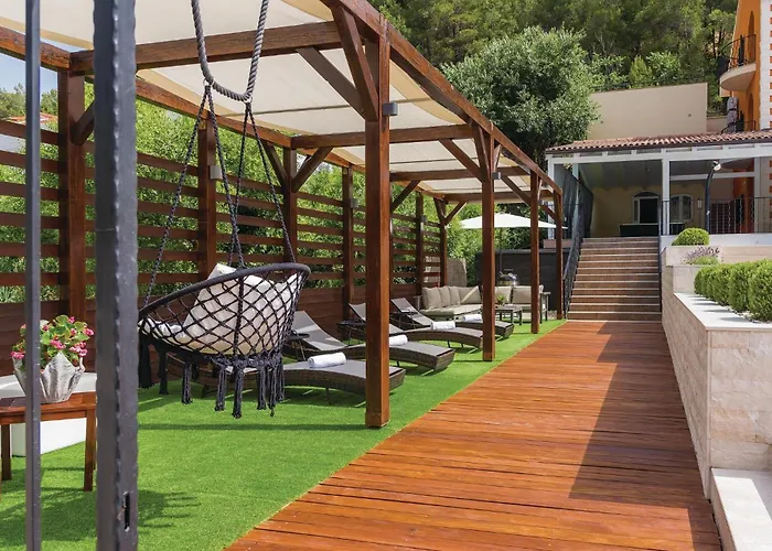 Feriehus Awesome In With Sauna Skradin