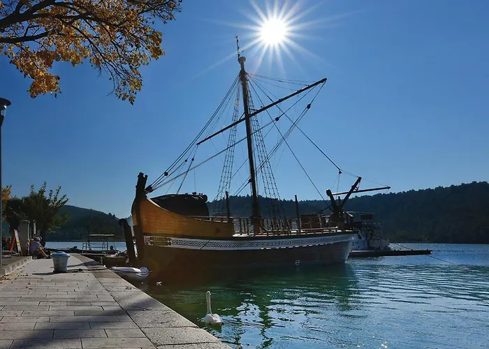 Feriehus Awesome In With Sauna Skradin