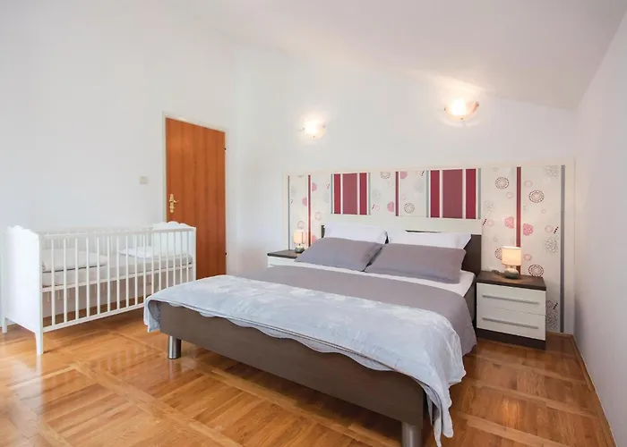 Ferienhaus Awesome Home In Skradin With Sauna