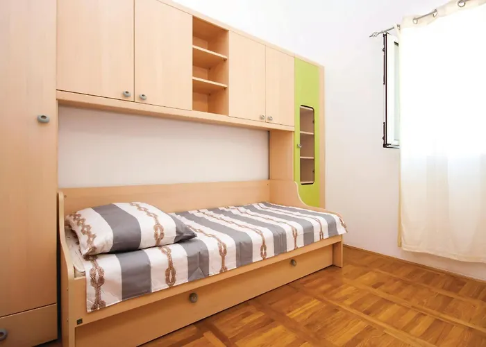 Ferienhaus Awesome Home In Skradin With Sauna *